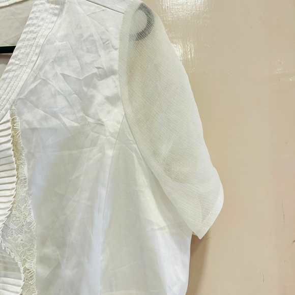 White satin top with lace detailing - Picture 4 of 8